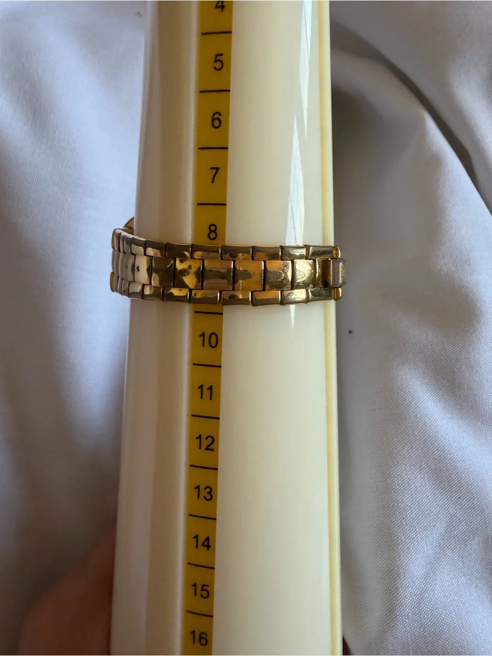 Gucci 3300L Swiss Made Gold Tone Black Dial Women’s Quartz Watch 25.5mm Runs